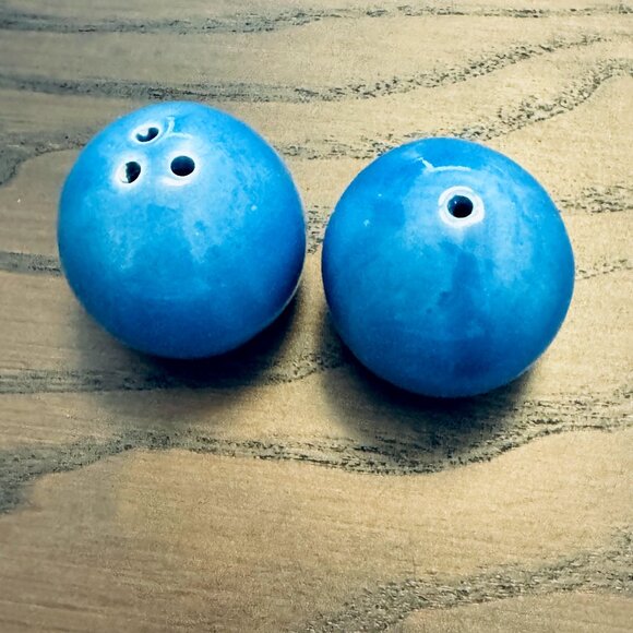 Small Ceramic Sparrow Bird Blue Eggs Salt and Pepper Shakers - Picture 2 of 3